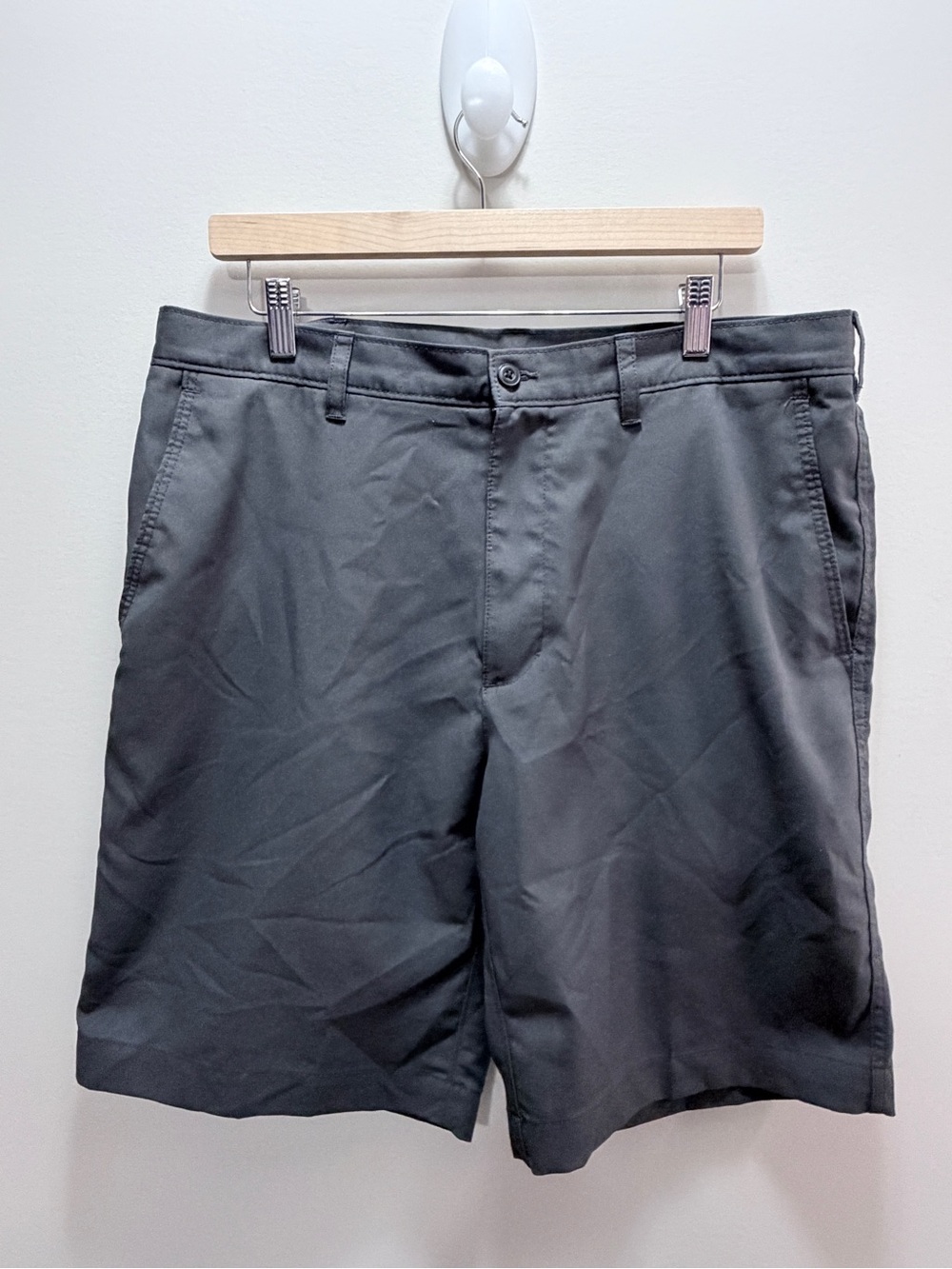PGA TOUR Men's Gray Golf Shorts Size 34